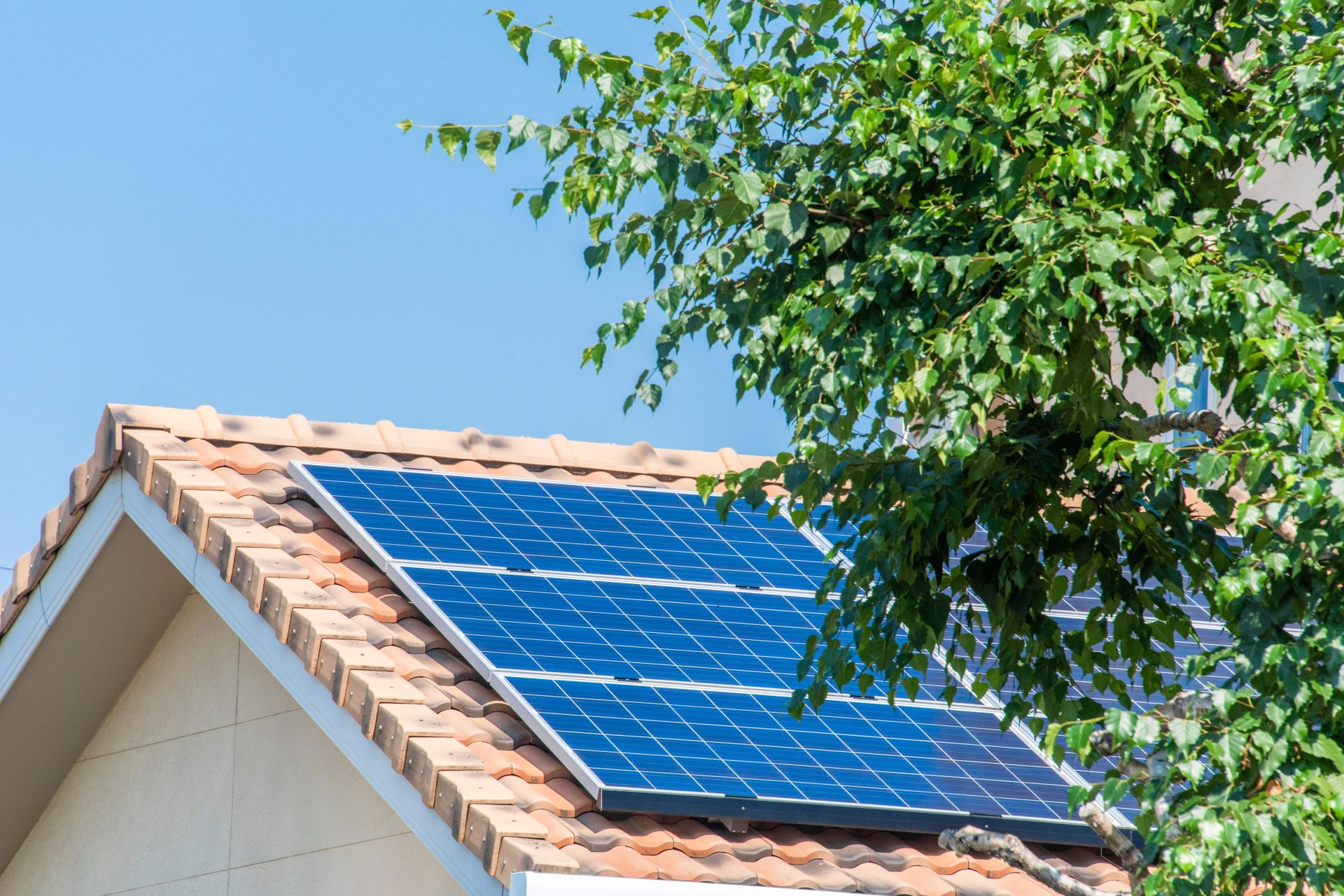 Réduction des émissions de CO2 grâce aux panneaux solaires de CVF Energie