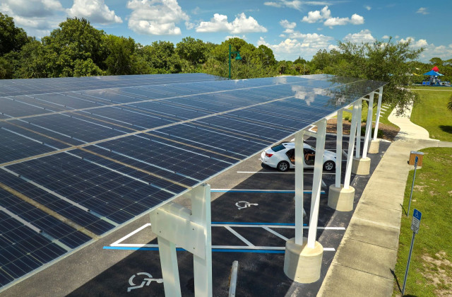 Le carport solaire à Saint-Raphaël : abritez vos véhicules et produisez votre électricité