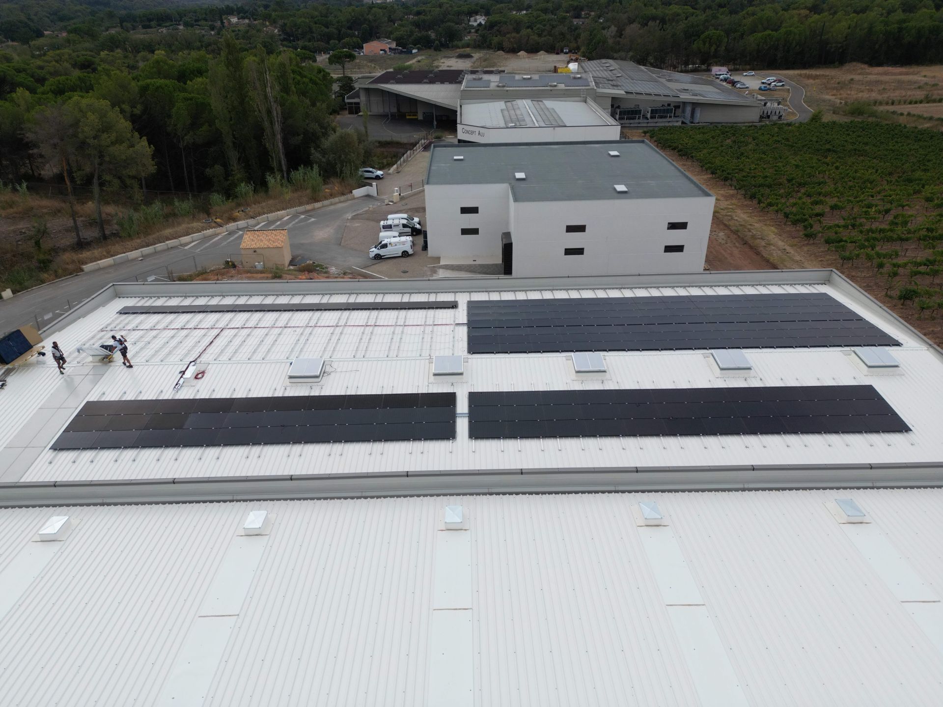 batiment-pose-panneaux-solaires-la-motte-var-drone-22.jpg