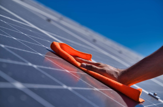 Durée de vie et entretien des panneaux solaires : conseils de votre installateur photovoltaïque RGE à La Motte