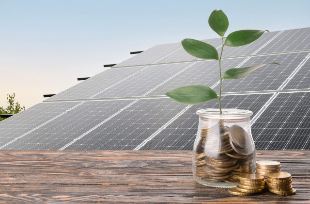 Combien produit une installation solaire de 240 panneaux ? L’expertise de votre installateur photovoltaïque RGE au Luc