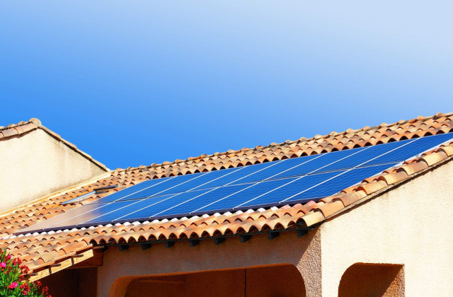 Préparer sa toiture pour le photovoltaïque : conseils de votre installateur RGE au Luc