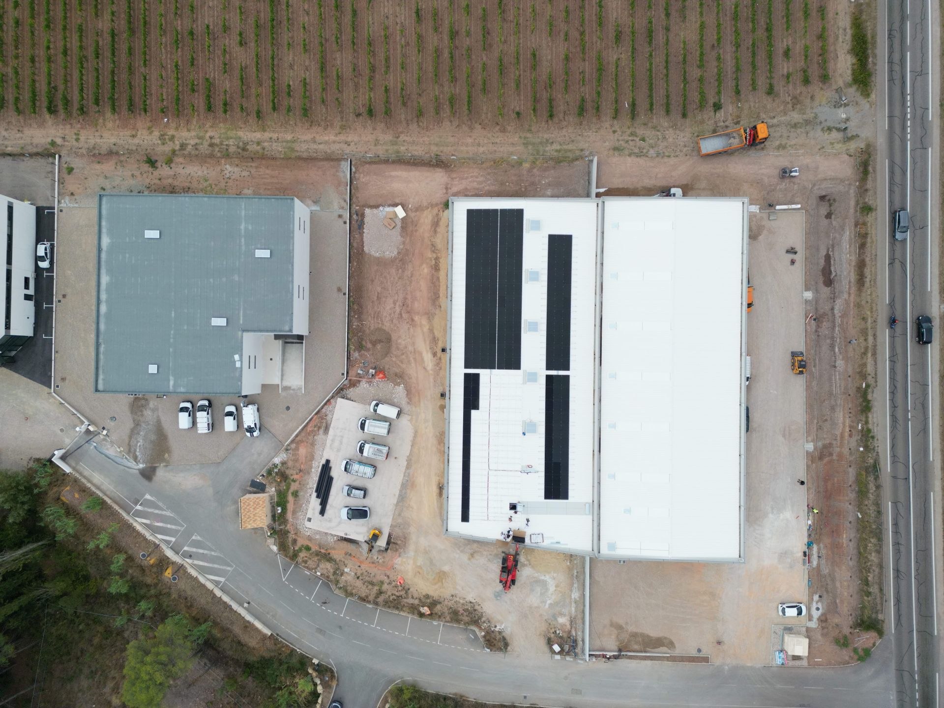 batiment-pose-panneaux-solaires-la-motte-var-drone-30.jpg