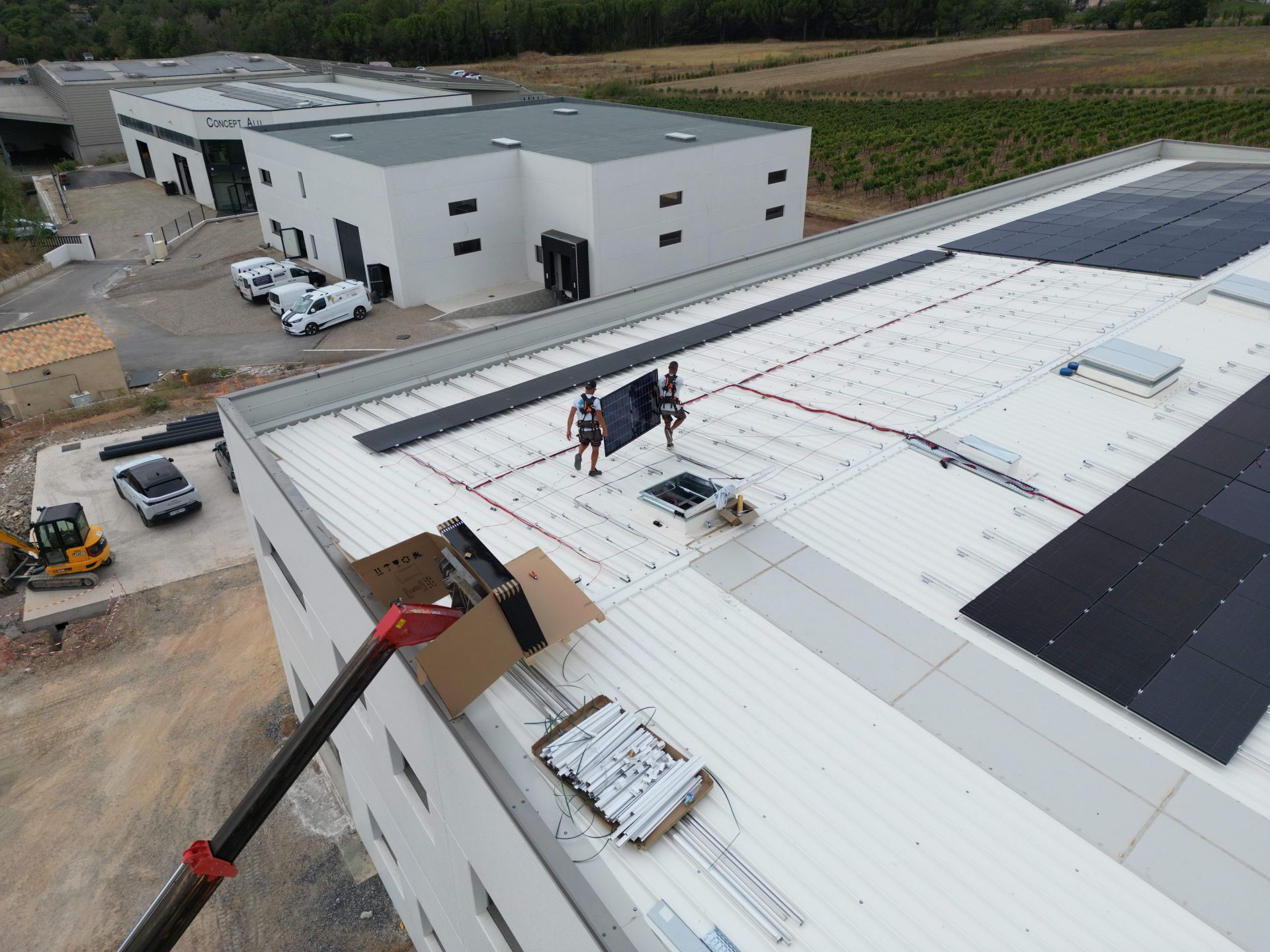 batiment-pose-panneaux-solaires-la-motte-var-drone-23.jpg