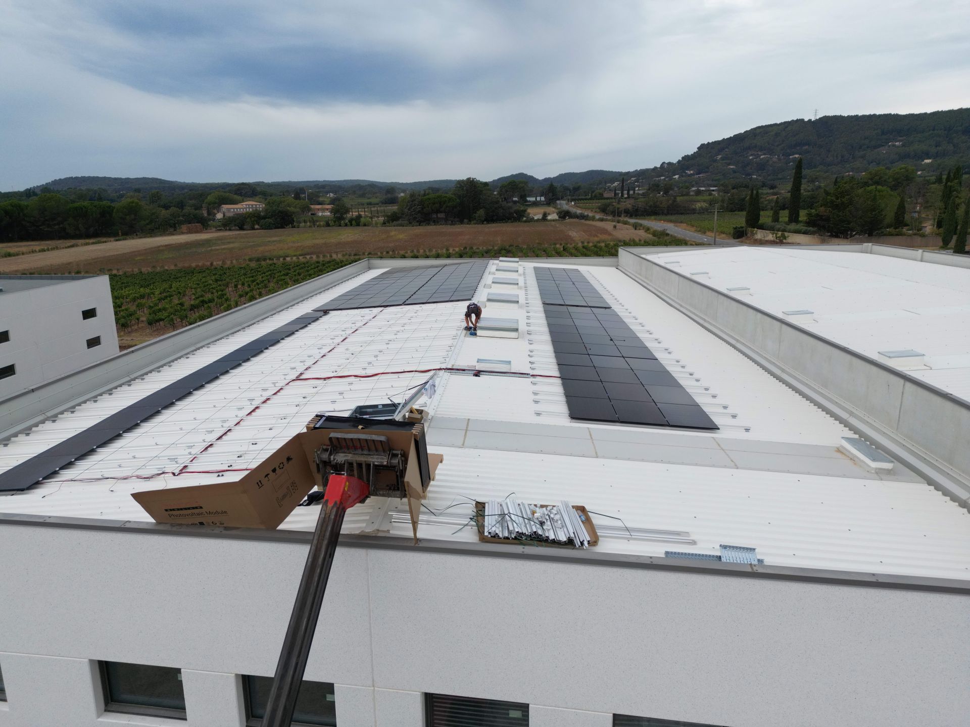 batiment-pose-panneaux-solaires-la-motte-var-drone-20.jpg