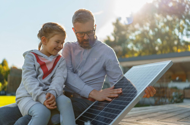 Stockage de l'énergie solaire : Faut-il investir dans des batteries ?